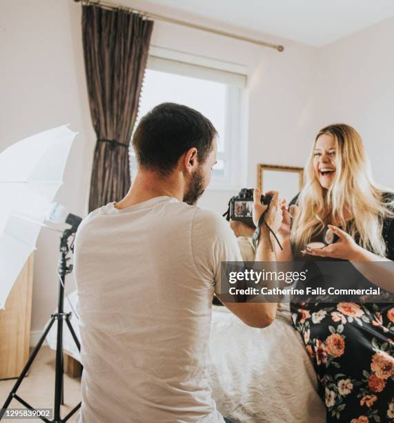 camera operator films vlogger in a small bedroom - camera operator imagens e fotografias de stock