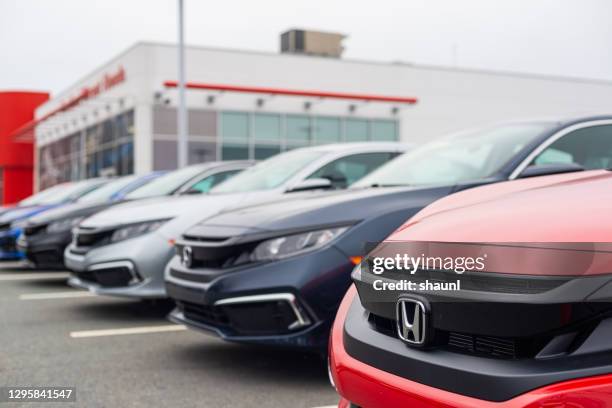 nieuwe honda civic sedans - personenauto stockfoto's en -beelden