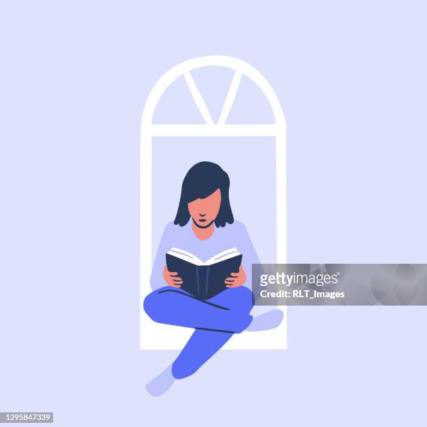 ilustraciones, imágenes clip art, dibujos animados e iconos de stock de ilustración de la joven leyendo libro en el marco de la ventana - mujer leyendo