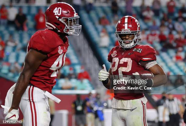 Najee Harris of the Alabama Crimson Tide rushes for a one yard touchdown during the fourth quarter of the College Football Playoff National...