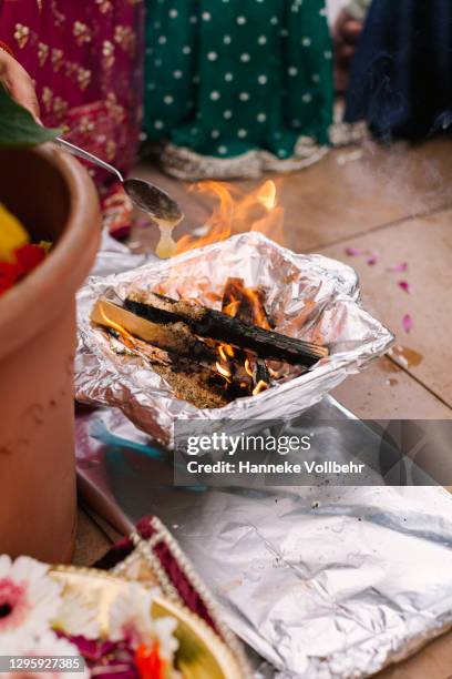 ritual on a traditional surinam hindu wedding - hindu wedding ceremony stock pictures, royalty-free photos & images