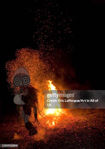 Baining Fire Dance Photos and Premium High Res Pictures - Getty Images