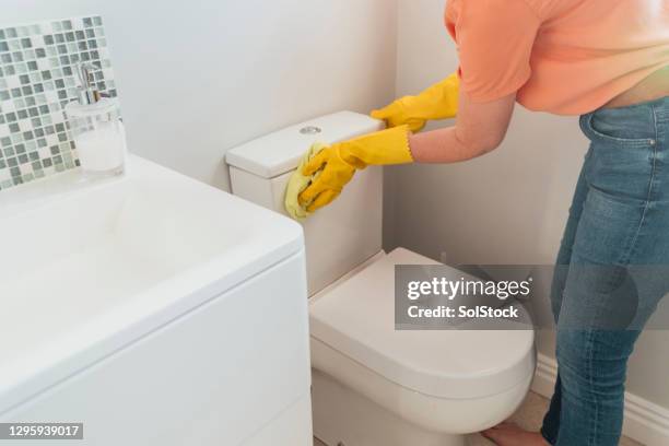 higiene doméstica é importante - casa de banho - fotografias e filmes do acervo