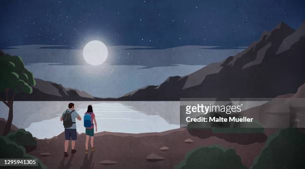 1,367 Couple Moonlight Photos and Premium High Res Pictures - Getty Images