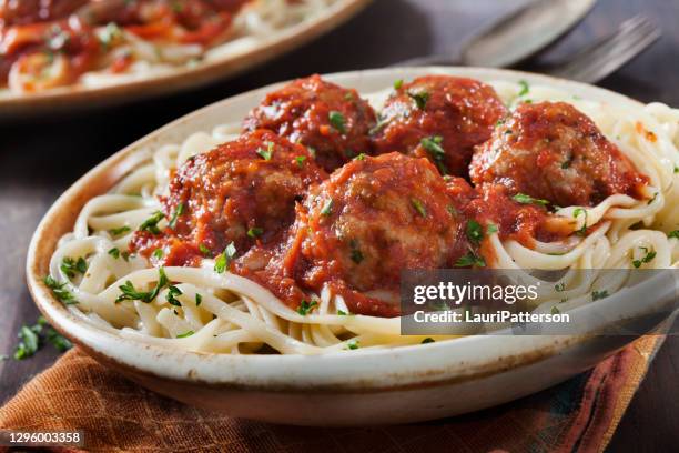 linguine with turkey meatballs in a marinara sauce - meatball imagens e fotografias de stock