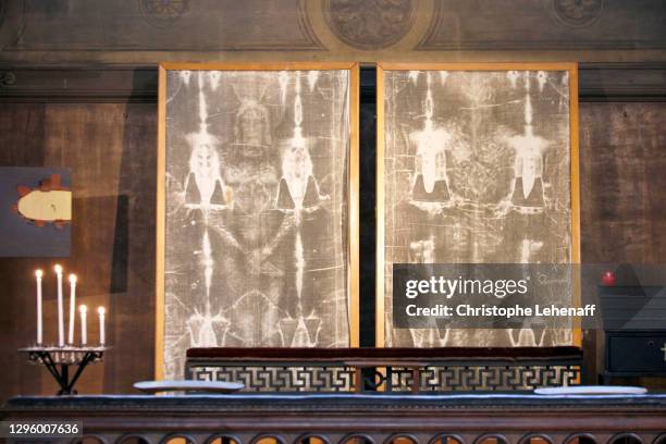 inside the saint sulpice church, in paris - christ tomb stock pictures, royalty-free photos & images
