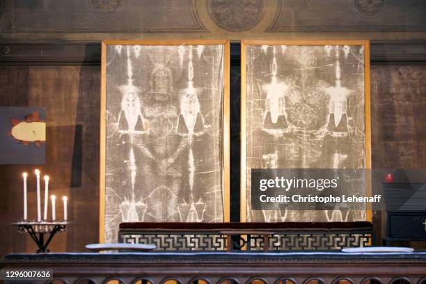 inside the saint sulpice church, in paris - turin shroud stock pictures, royalty-free photos & images