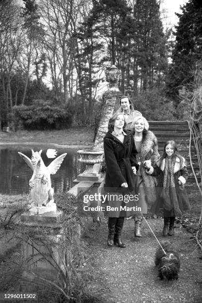 Barbara Bain and Martin Landau with daughters Susan and Juliet walking in London, June 1976.