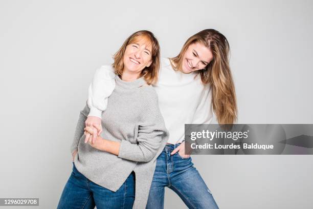 portrait of mature mother with adult daughter - filha imagens e fotografias de stock