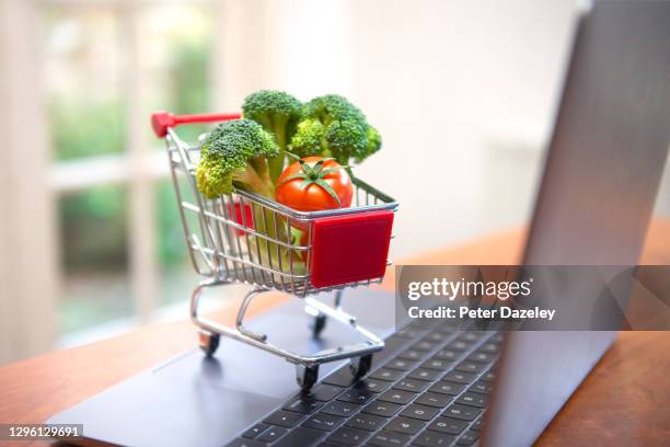 on line shopping - home delivery stock pictures, royalty-free photos & images