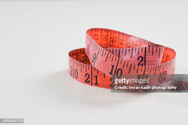 measuring tape for body on close up shot - inch - fotografias e filmes do acervo