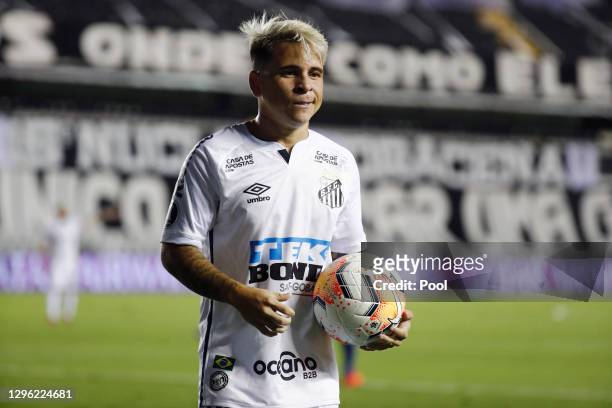 Yeferson Soteldo of Santos reacts with the ball during a semifinal second leg match between Santos and Boca Juniors as part of Copa CONMEBOL...