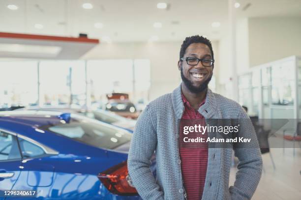 portrait of casually dressed millennial car buyer in dealership - opel celebrates launch of new adam car stockfoto's en -beelden