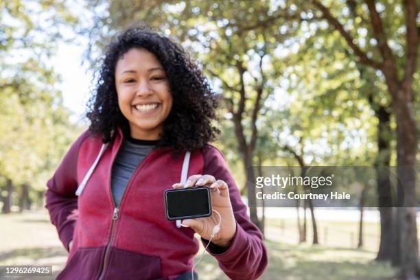 active young woman with type-1 diabetes holds blood sugar monitor with blank screen - insulin pump stock pictures, royalty-free photos & images