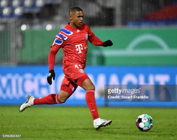 Douglas Costa of Muenchen in actionduring the DFB Cup second round match between Holstein Kiel and Bayern Muenchen at Wunderino Arena on January 13,...