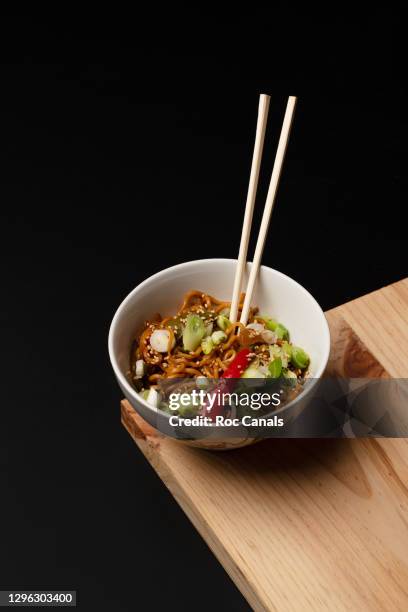 yakisoba - bowl of ramen stock pictures, royalty-free photos & images