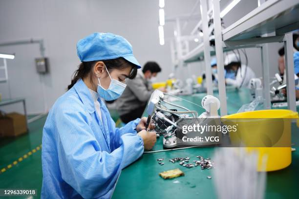 Phone Production Line Photos and Premium High Res Pictures - Getty Images