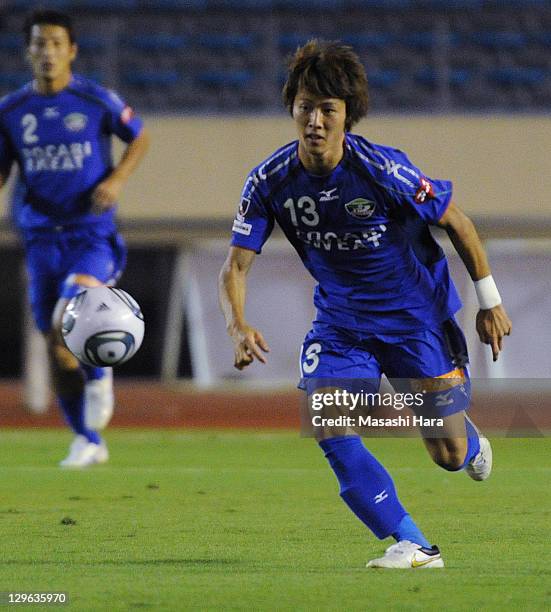 Yoichiro Kakitani of Tokushima Vortis in action during the J.League second division match between Tokyo Verdy and Tokushima Vortis at the National...