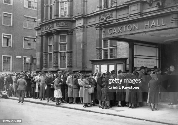 Ww2 Ration Queue 640 Ww2 Rationing Stock Photos, High-Res Pictures, and Images - Getty ...