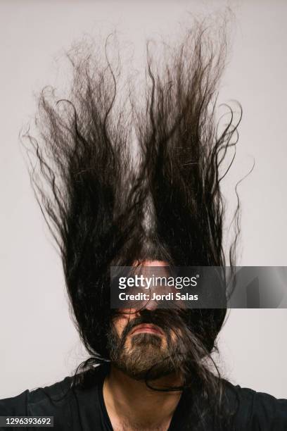 portrait of a man moving his long hair - long beard stockfoto's en -beelden