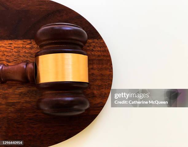 judge’s traditional wooden gavel - supreme court hearing stock pictures, royalty-free photos & images