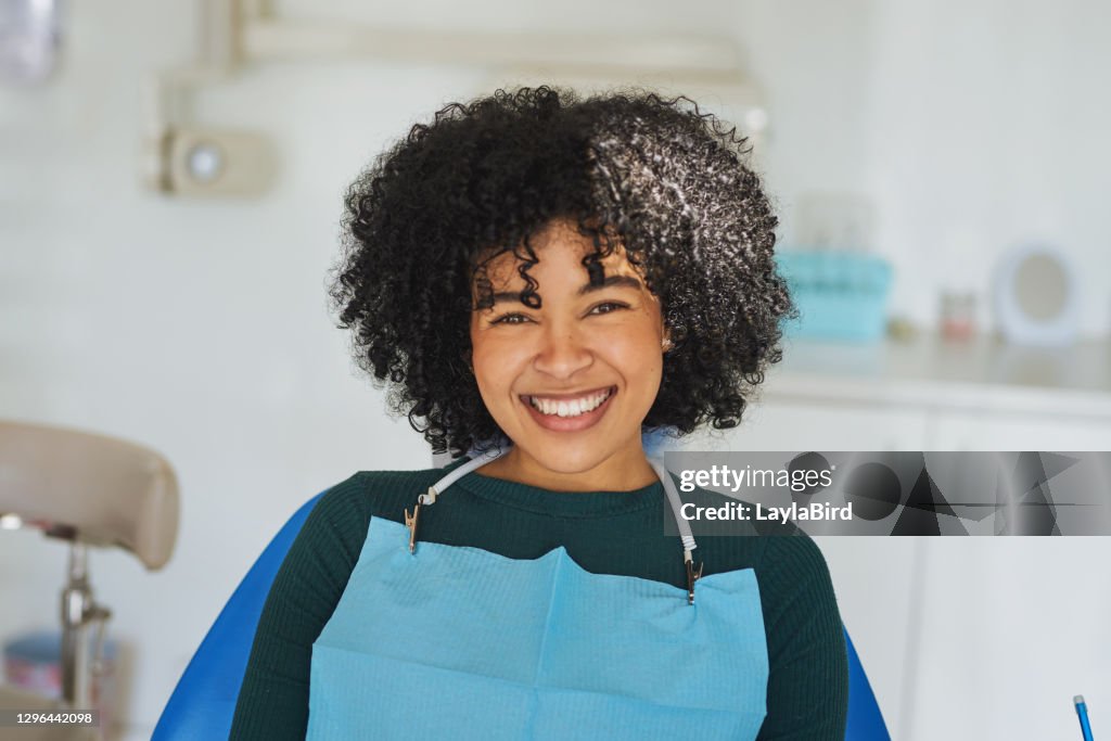 Mis dientes se ven increíbles gracias a mi increíble dentista