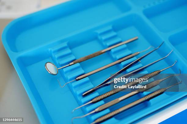 elk soort gereedschap voor elke vorm van tandheelkundige zorg - wortelkanaal stockfoto's en -beelden