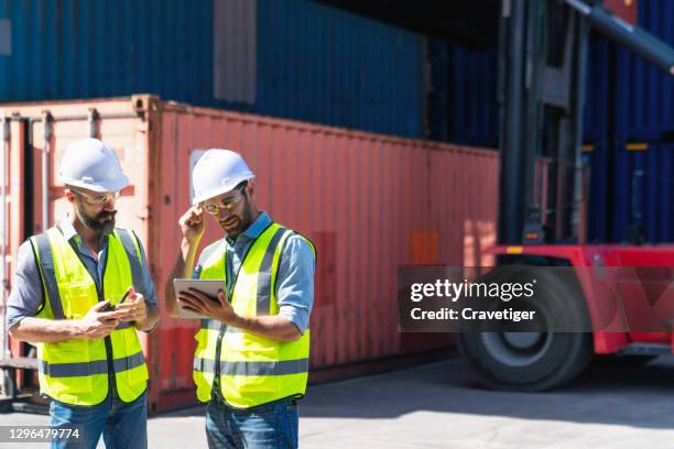 Contractor Loading Contractor Loading Truck Photos and Premium High Res Pictures - Getty ...