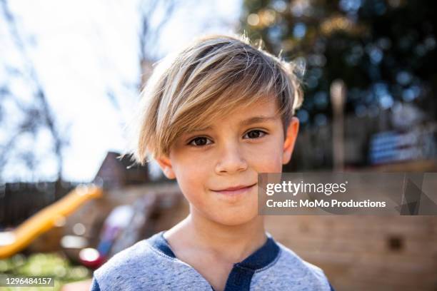 portrait of young boy in backyard - cute five year old stock-fotos und bilder