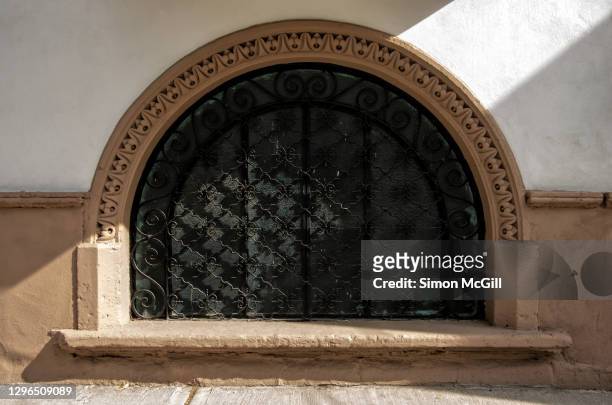 ornate arched window and metal work security grill, hipódromo, condesa, cuauhtémoc, mexico city - mexico city building stock pictures, royalty-free photos & images
