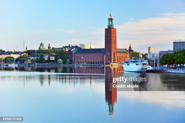 prefeitura de estocolmo, suécia - stockholm - fotografias e filmes do acervo