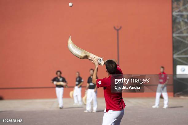 Arcachon : Basque pelota competition in summer.