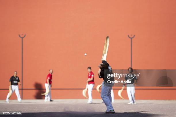 Arcachon : Basque pelota competition in summer.