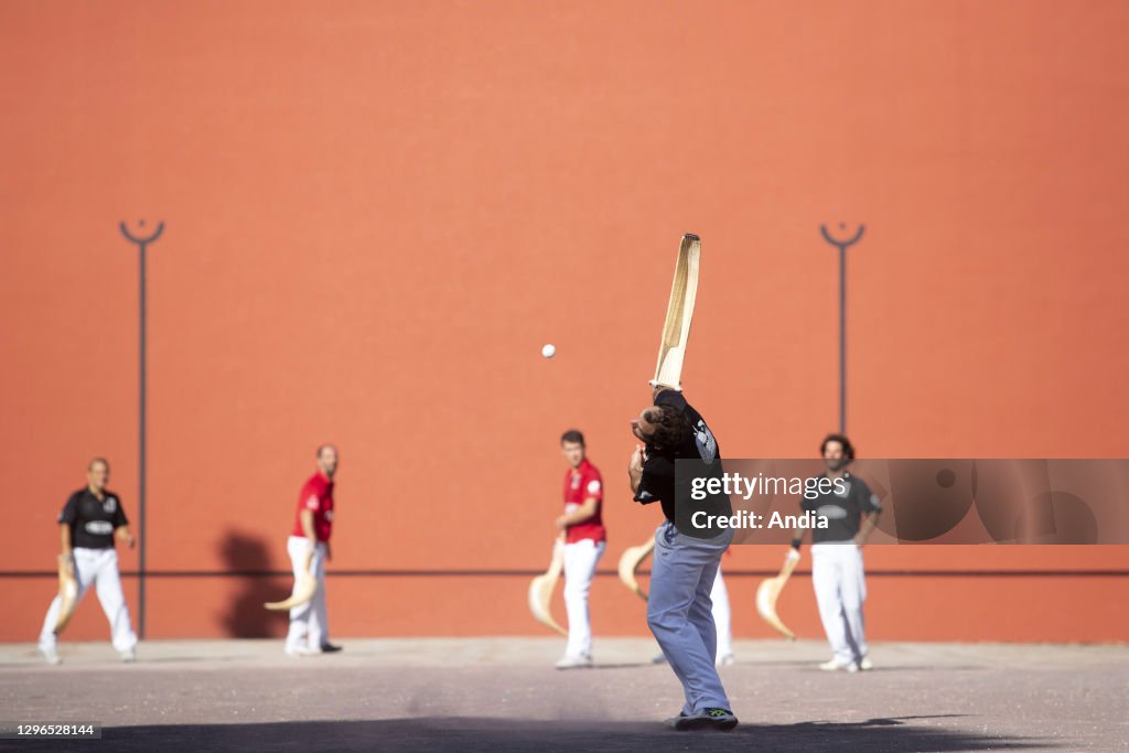 Arcachon (south-western France): Basque pelota