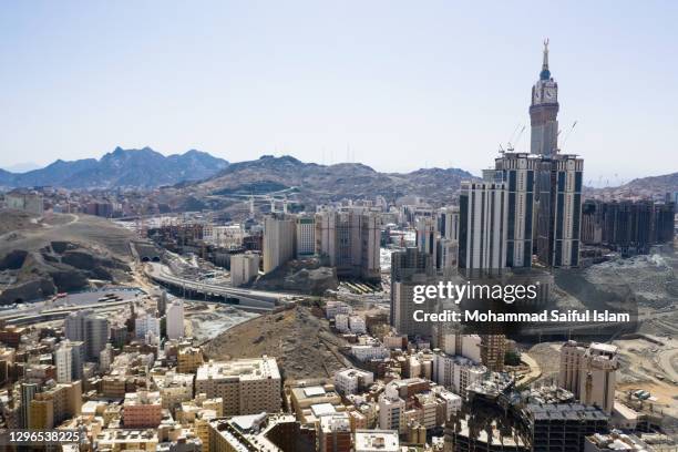 aerial view of masjid-al-haram in mecca in kingdom of saudi arabia, the holiest place for worship for the muslims - al haram mosque stockfoto's en -beelden