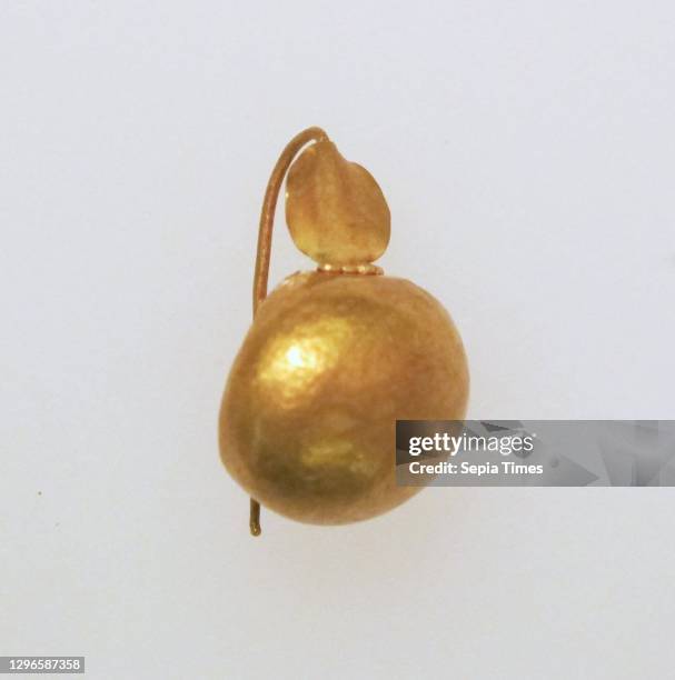 Earring-hook type with sphere ends, Gold, Other: 5/8 - 3/16 - 5/8 in. , Gold and Silver.