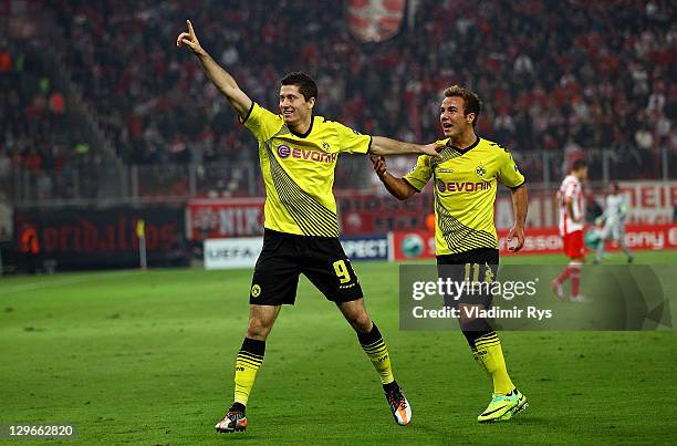 Robert Lewandowski of Dortmund celebrates with his team mates after scoring his team's first goal during the UEFA Champions League group F match...