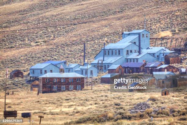 wild west-era buildings in a former mining boomtown - estilo do século 19 imagens e fotografias de stock