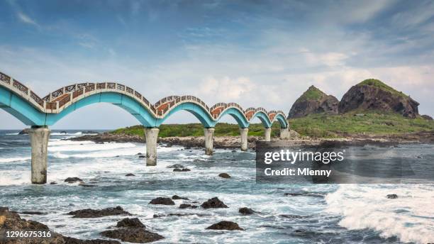 taiwan dragon bridge sanxiantai panorama sansiantai taitung - taiwan landscape stock pictures, royalty-free photos & images