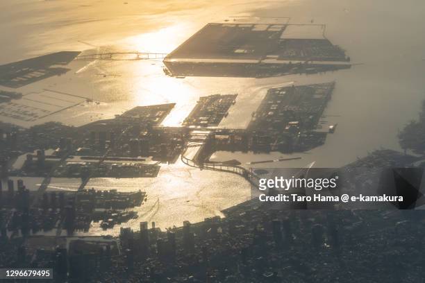 tokyo bay and the waterfront district in tokyo of japan aerial view from airplane - toyosu stock-fotos und bilder