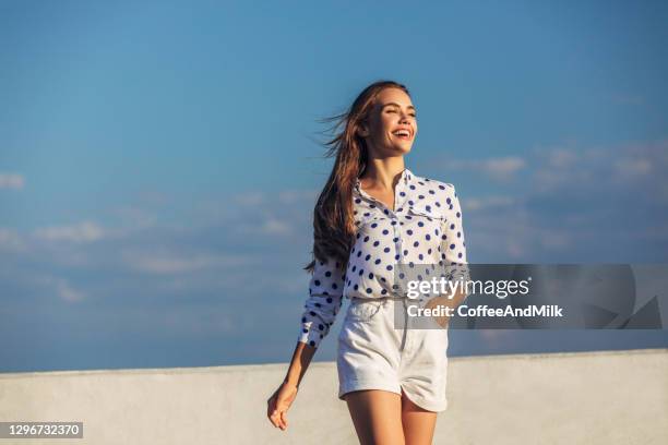 beautiful girl - calções imagens e fotografias de stock