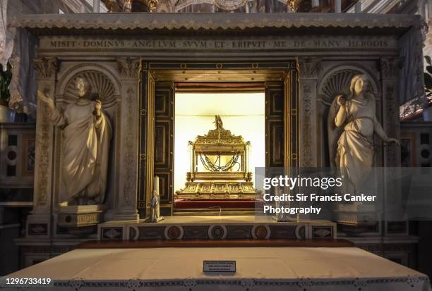 reliquary with the chains of st. peter in san pietro in vincoli basilica in rome. lazio, italy - restraining device bildbanksfoton och bilder