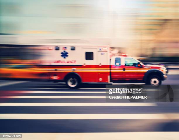 ambulans fortkörning i new york - ambulance bildbanksfoton och bilder