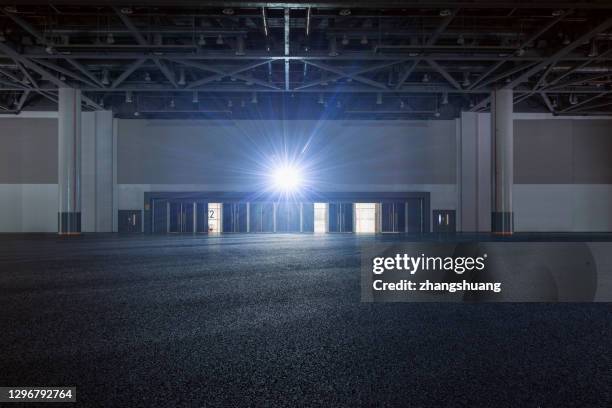 interior of empty warehouse - zementboden stock-fotos und bilder