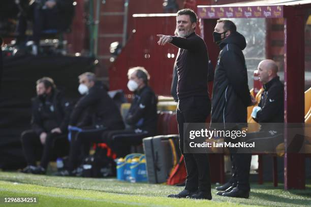 Graham Alexander, Manager of Motherwell gives their team instructions during the Ladbrokes Scottish Premiership match between Motherwell and Rangers...