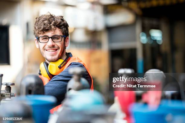 male engineer inspecting gas canisters for welding in production line process. quality control assurance concepts. - gas engineer stockfoto's en -beelden