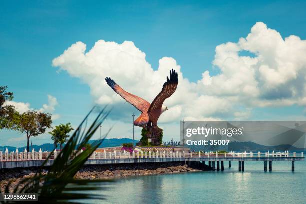 eagle square in langkawi island, malaysia - langkawi eagle square stock pictures, royalty-free photos & images