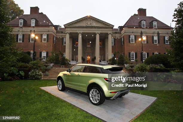 Embassy Range Rover Nigel Sheinwald Photos and Premium High Res Pictures - Getty Images