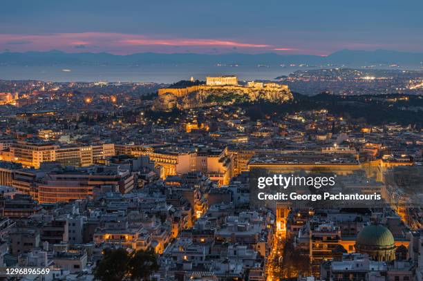 overview of downtown athens with the acropolis hill standing out at dusk - plaka stock pictures, royalty-free photos & images