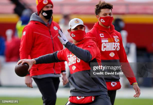 Quarterback Chad Henne of the Kansas City Chiefs warms up as quarterback Patrick Mahomes and Kansas City Chiefs quarterback coach Mike Kafka look on...